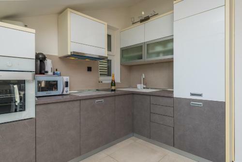 Rea Beachfront Apartments
