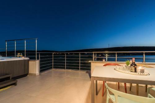 Rea Beachfront Apartments