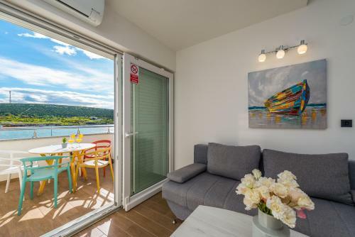 Rea Beachfront Apartments