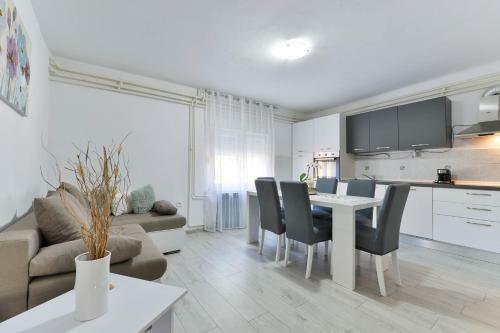 Villa Holiday House Vesna With Pool