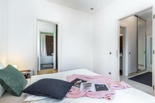 Apartment Bok
