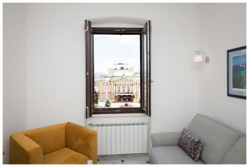 Stylish - Centre Apartment Theatre View