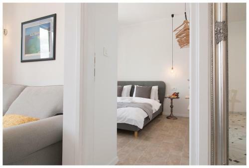 Stylish - Centre Apartment Theatre View