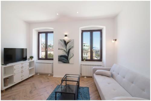 Stylish - Centre Apartment Theatre View