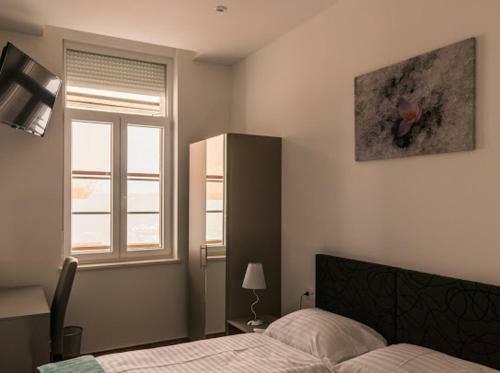 Ri Rooms