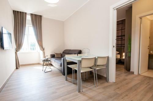 Deluxe Apartments & Rooms Revis