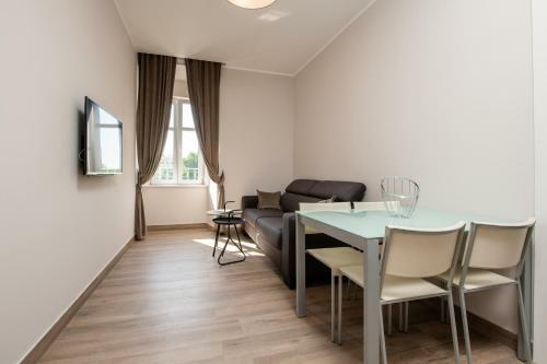 Deluxe Apartments & Rooms Revis