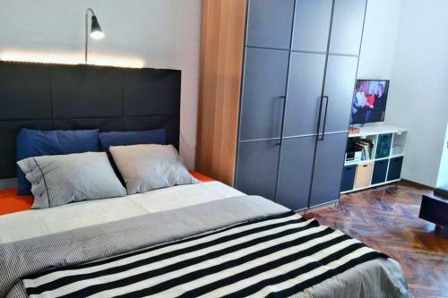 Historic City Center Apartment - 1 Min From Bus