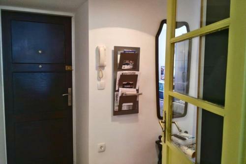 Historic City Center Apartment - 1 Min From Bus