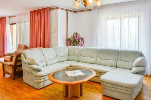Holiday House Larma