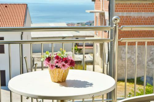Holiday House Larma