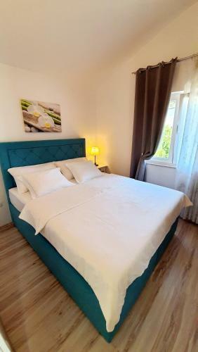 Apartments With Sea View