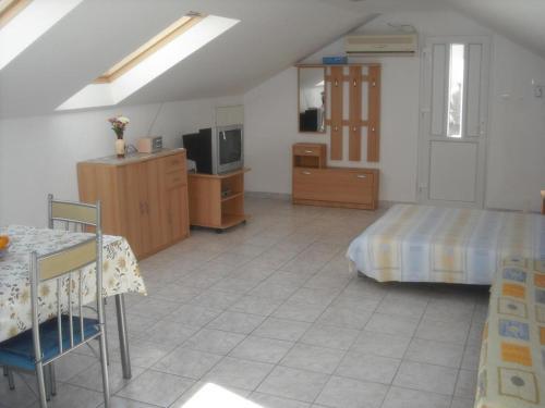 Apartments By The Sea Rogoznica - 11865