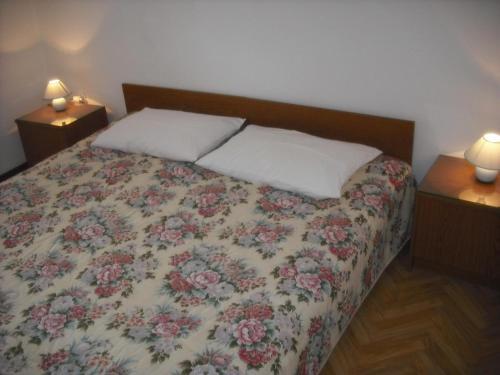 Apartments By The Sea Rogoznica - 11865