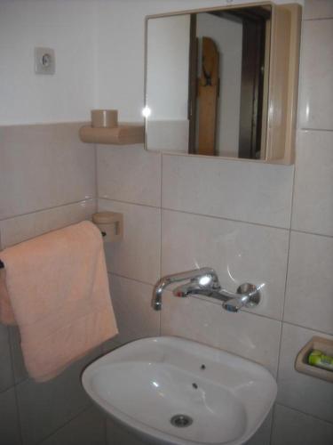 Apartments By The Sea Rogoznica - 11865
