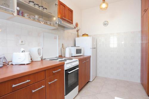 Apartments By The Sea Rogoznica - 16216