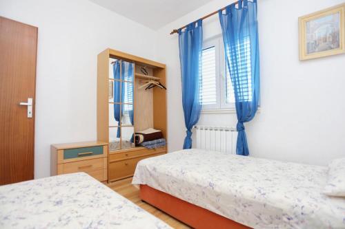 Apartments By The Sea Rogoznica - 16216