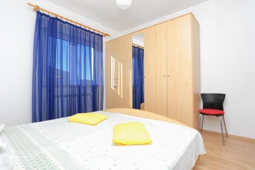 Apartments By The Sea Rogoznica - 16216