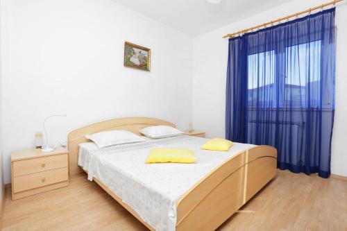Apartments By The Sea Rogoznica - 16216