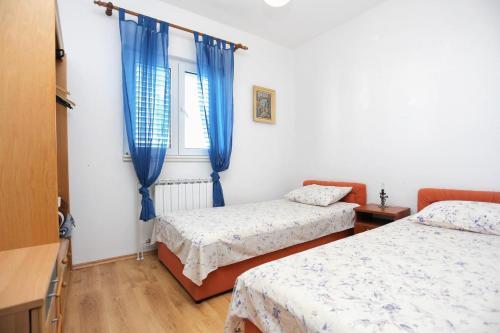 Apartments By The Sea Rogoznica - 16216