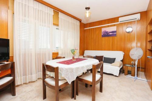 Apartments By The Sea Rogoznica - 16216