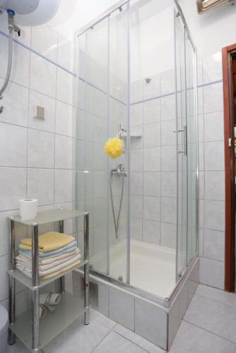 Apartments By The Sea Rogoznica - 16216