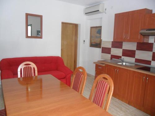 Apartments By The Sea Rogoznica - 18158