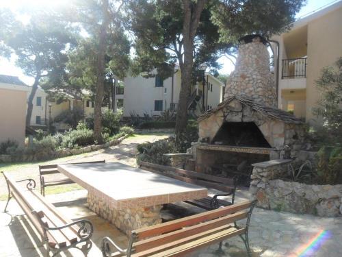 Apartments By The Sea Rogoznica - 18158