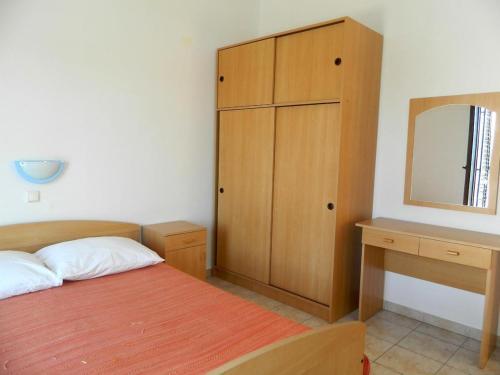 Apartments With A Parking Space Rogoznica - 15005