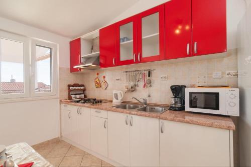 Apartments By The Sea Rogoznica - 15551