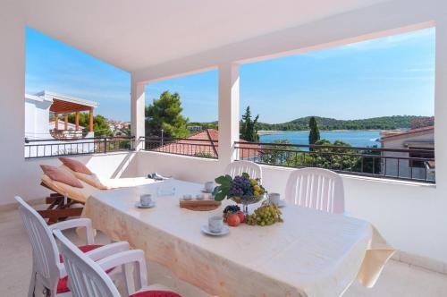 Apartments By The Sea Rogoznica - 15551