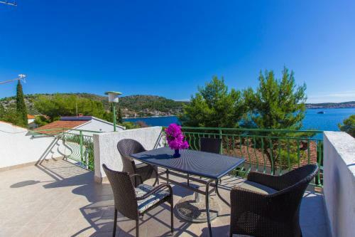 7 Olives Apartments