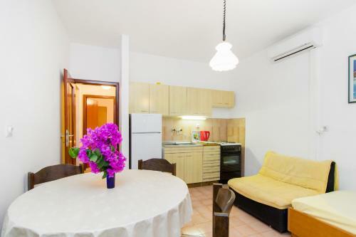 7 Olives Apartments