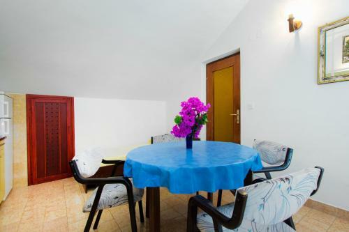 7 Olives Apartments