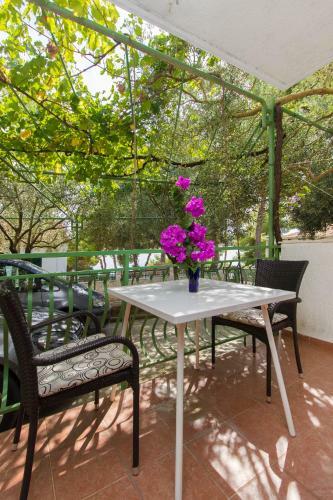 7 Olives Apartments