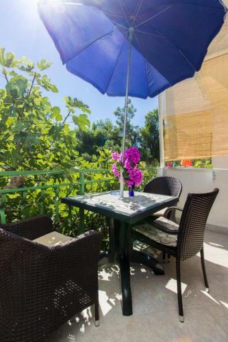 7 Olives Apartments