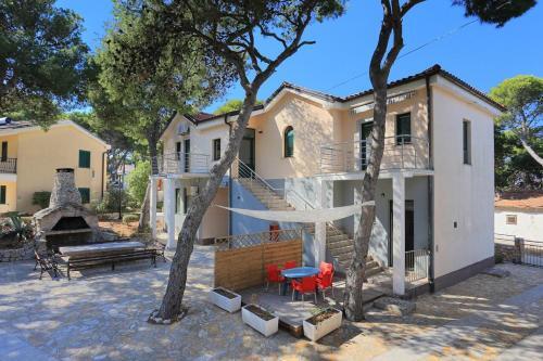 Apartments By The Sea Rogoznica - 18167