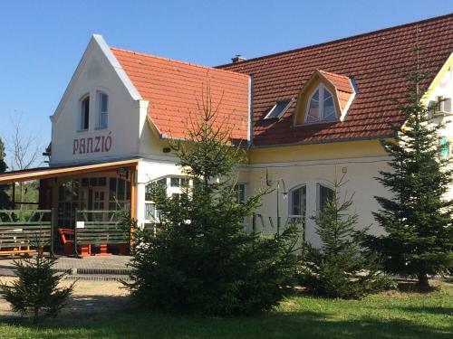 Hostal Golf �tterem �s Panzi�