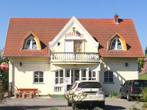 Hostal Golf �tterem �s Panzi�