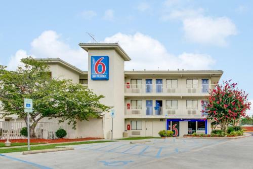 Motel 6 Columbus West