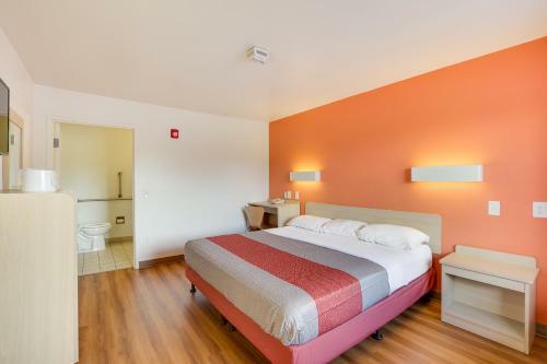 Motel 6 Columbus West