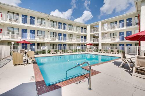 Motel 6 Columbus West