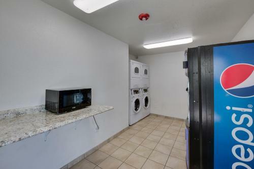 Motel 6 Columbus West