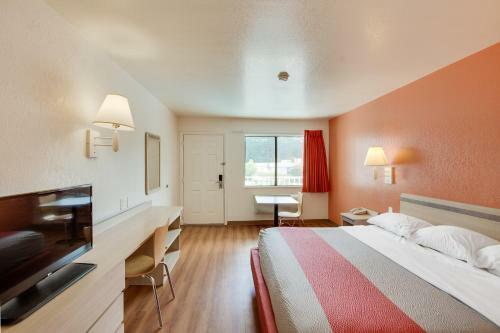 Motel 6 Columbus West