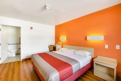 Motel 6 Columbus West