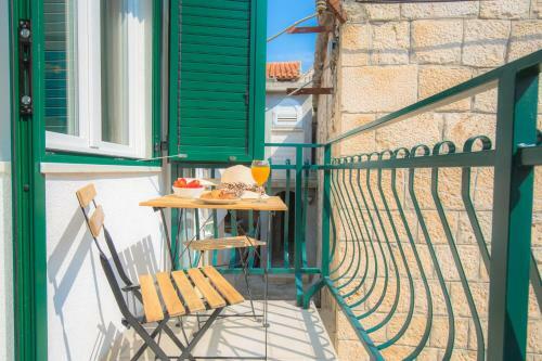 Luxury Old Town Apartment I&i