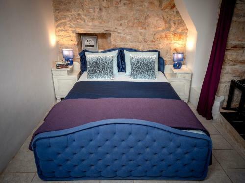 Unique Stone House Apartment