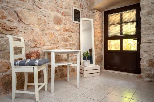Unique Stone House Apartment