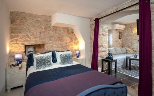 Unique Stone House Apartment