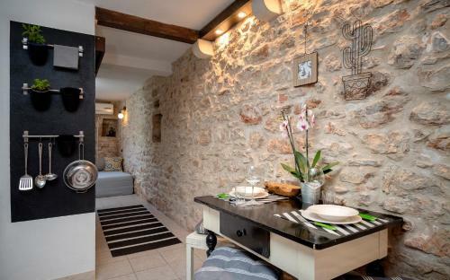 Unique Stone House Apartment